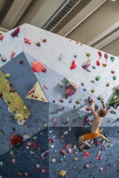 Pourquoi se rendre dans une salle d'escalade de bloc ?