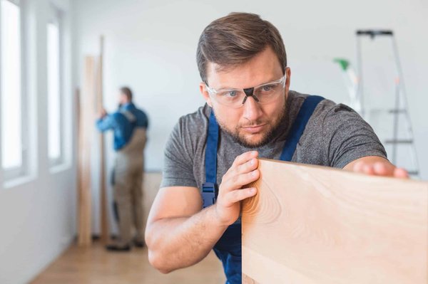 Quelles mesures de précaution faut-il prendre pour les piercings lors de la baignade en piscine ?